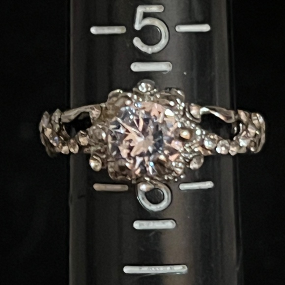 Vintage Sterling Silver and Cubic Zirconia Ring - Size 5.5 - Intricate Filigree - Picture 2 of 7